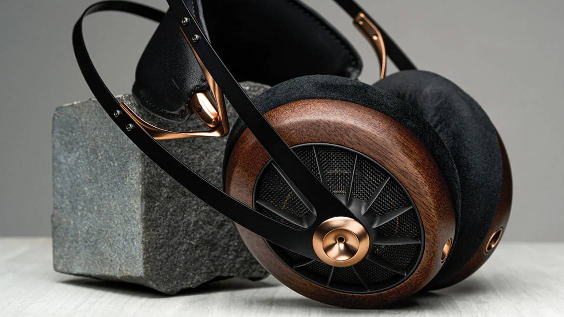 MEZE AUDIO 109 PRO > recenzija v HiFiTrends