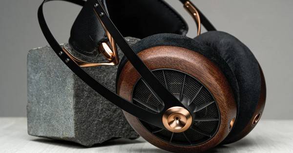 MEZE-AUDIO-109 PRO-review-in-HiFiTrends