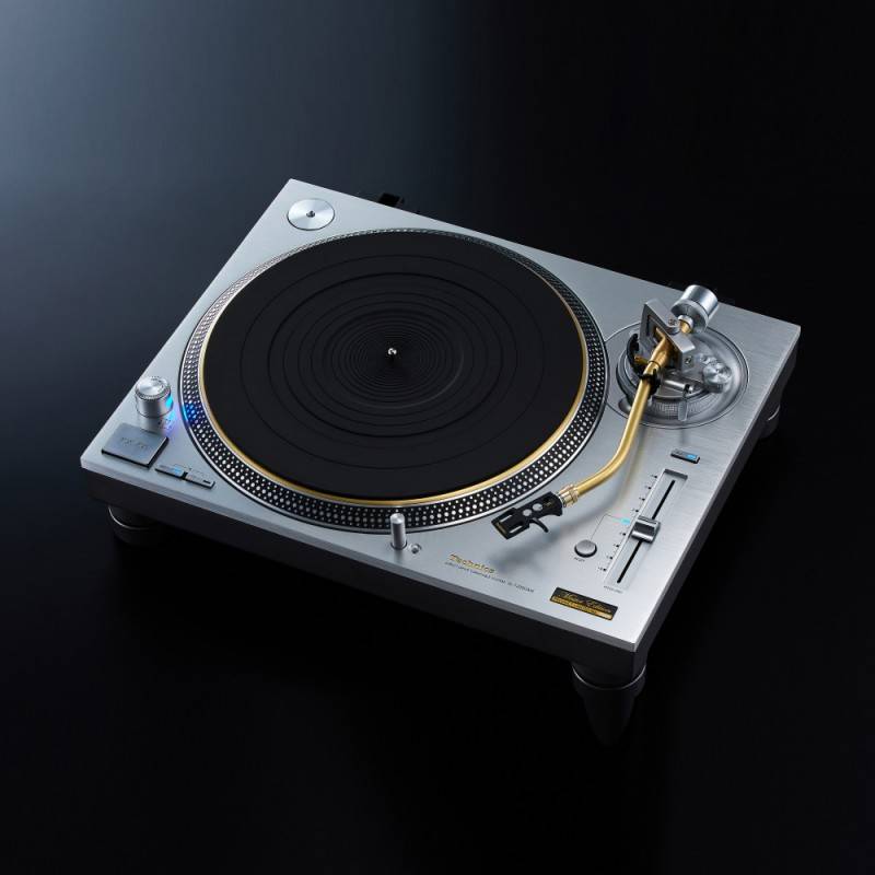 TECHNICS SL-1200GME Grand Class Direct Drive Turntable Direct drive